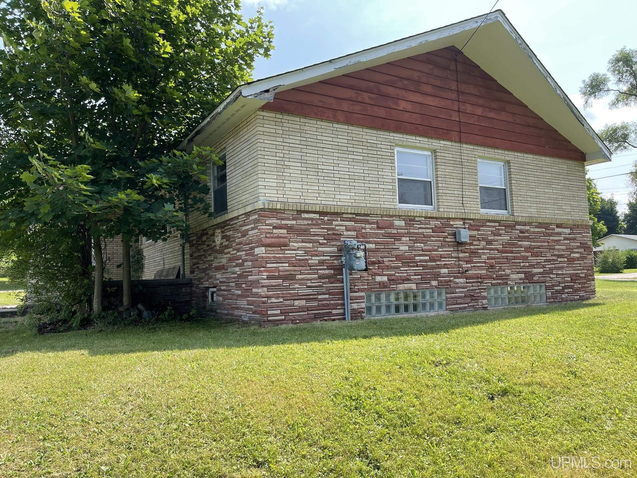 102 West Fall Street L'Anse, MI 49946 - Photo 36 of 43