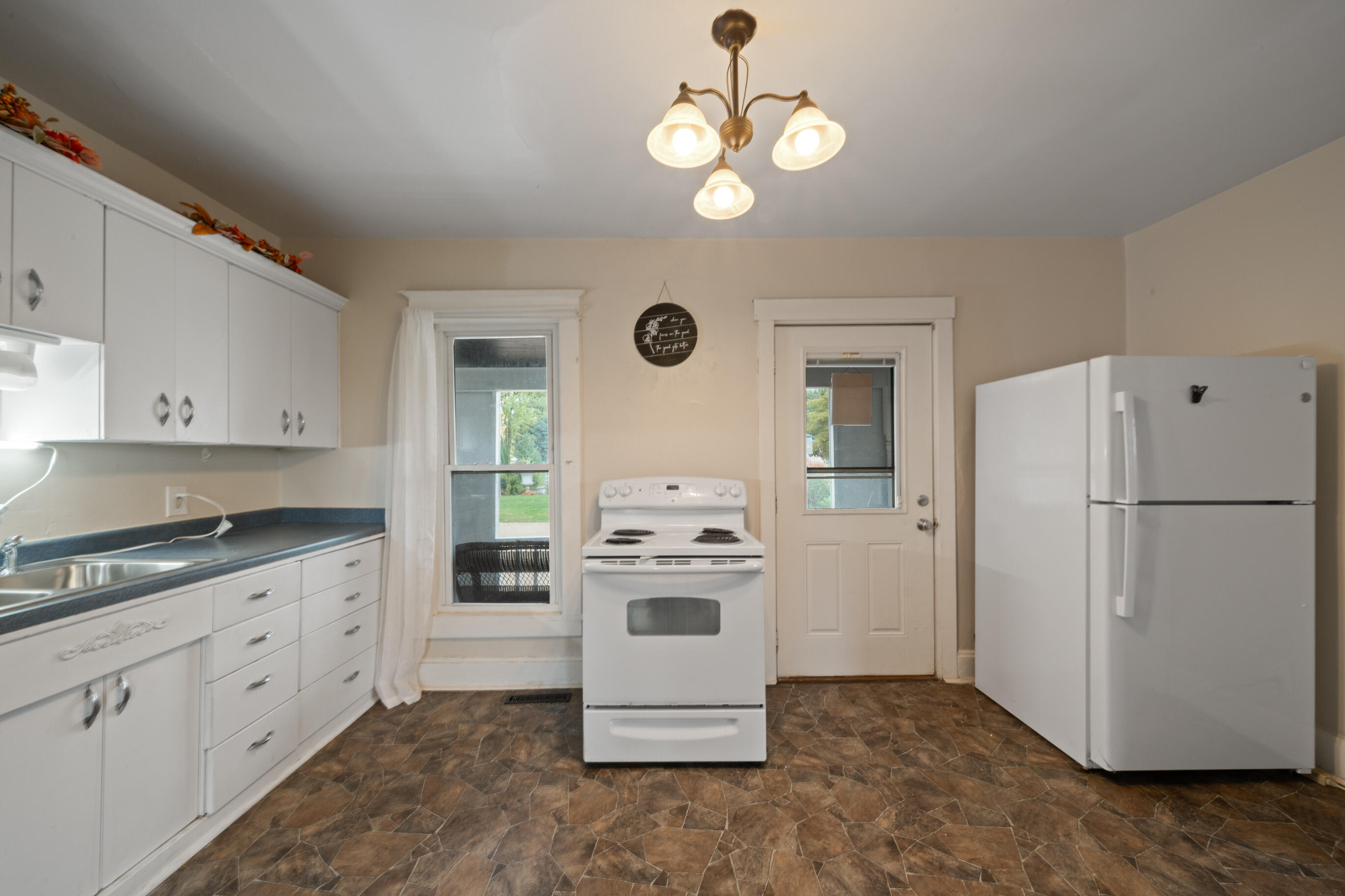 4363 County Rd O Delavan, WI 53115 - Photo 6 of 59 Kitchen