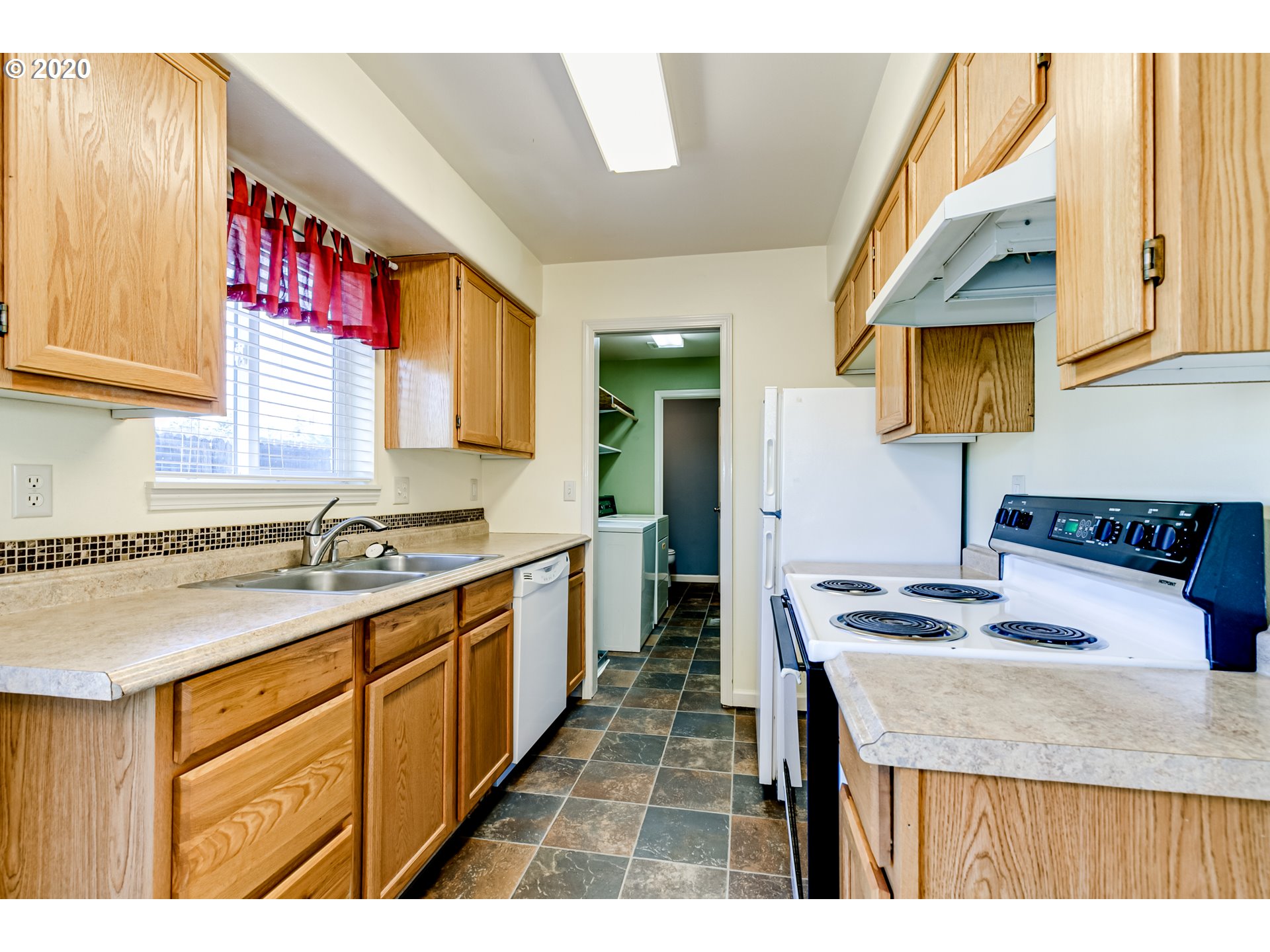 771 River Road Eugene, OR 97404 - Photo 4 of 15 Gallery Image 4