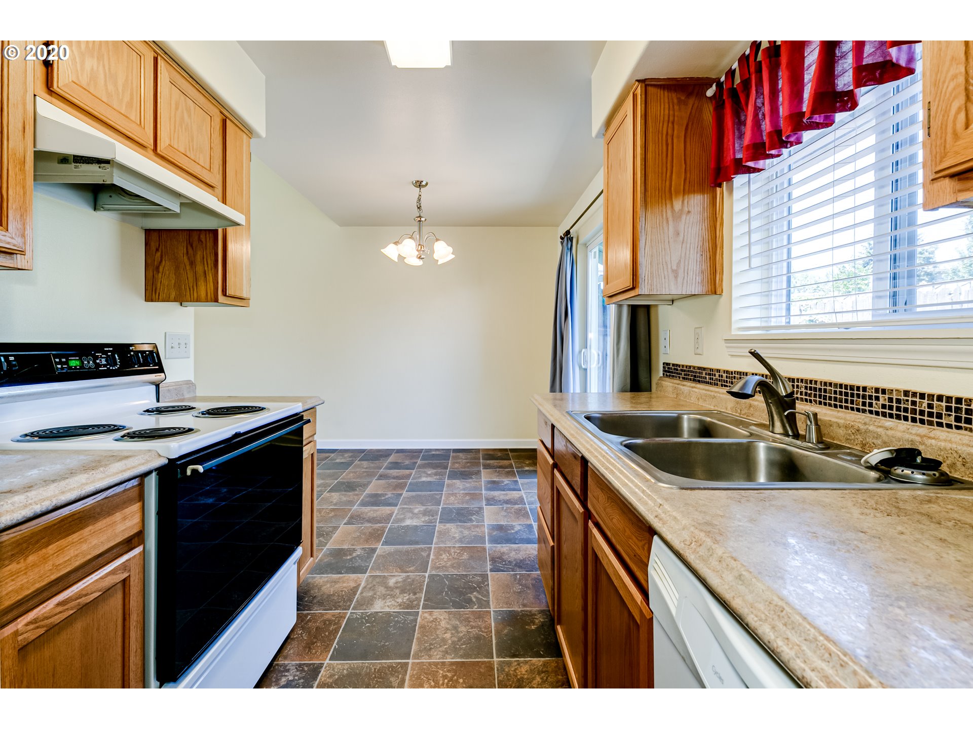 771 River Road Eugene, OR 97404 - Photo 6 of 15 Gallery Image 6