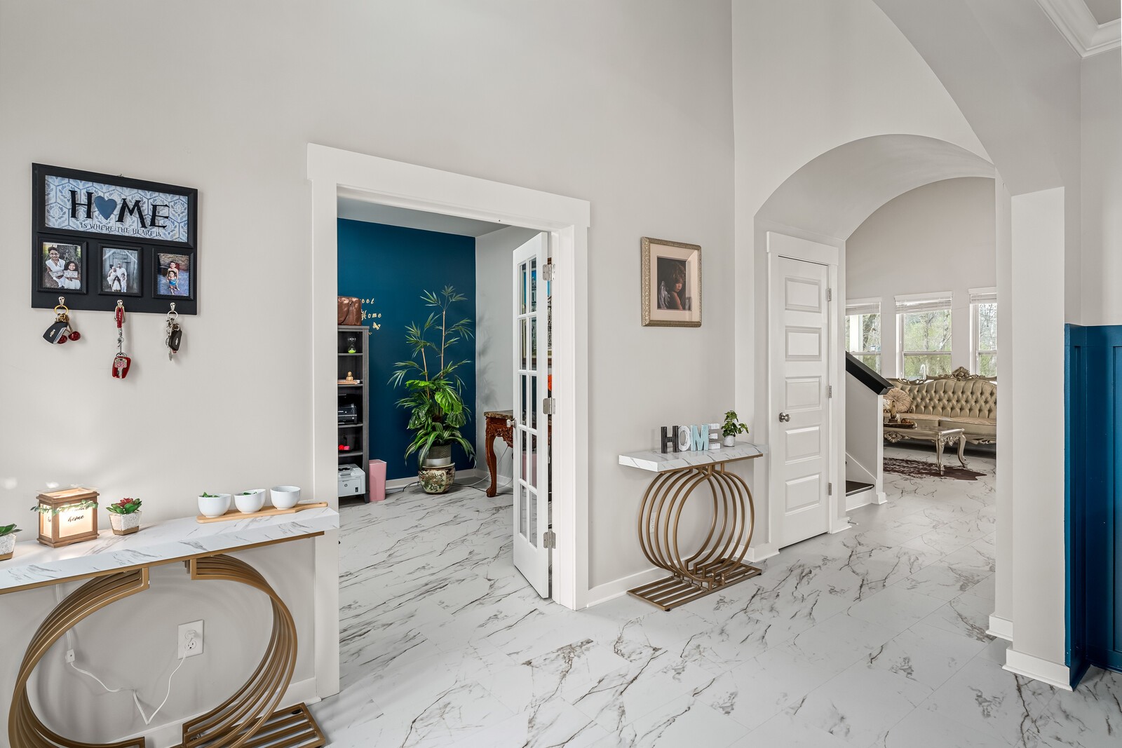 1413 Burrows Avenue Murfreesboro, TN 37129 - Photo 6 of 45 a view of living room couch and furniture