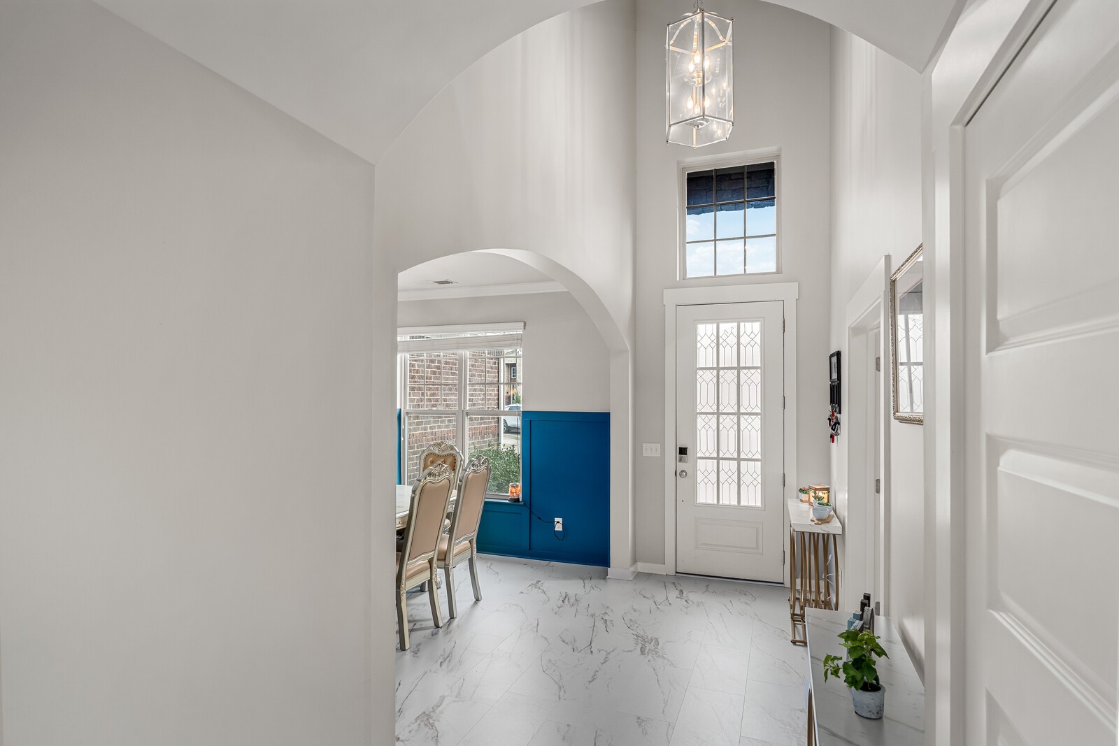 1413 Burrows Avenue Murfreesboro, TN 37129 - Photo 7 of 45 a view of livingroom with furniture and entryway