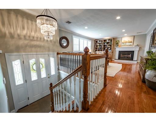7 Applegate Lane Reading, MA 01867 - Photo 7 of 25 Gallery Image 7