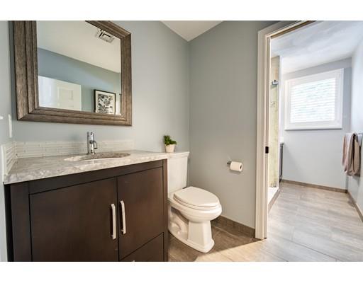 7 Applegate Lane Reading, MA 01867 - Photo 8 of 25 Gallery Image 8