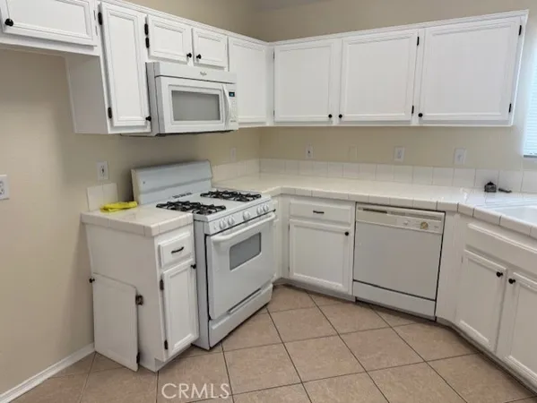 $3,000 | 5696 Pine Avenue North, San Bernardino, CA 92407