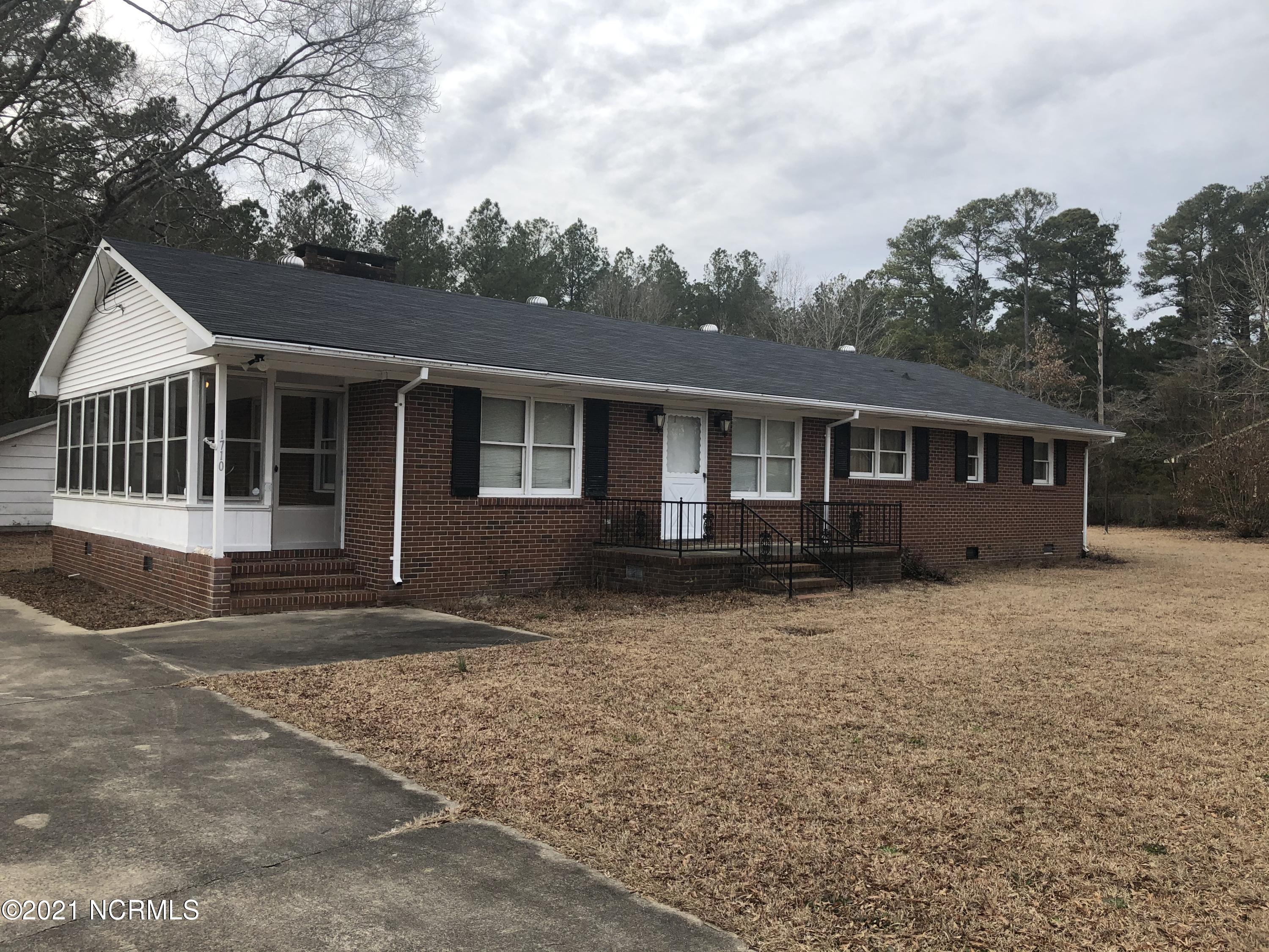 1710 Holly Ridge Road Kinston, NC 28504 - Photo 1 of 13 Front view