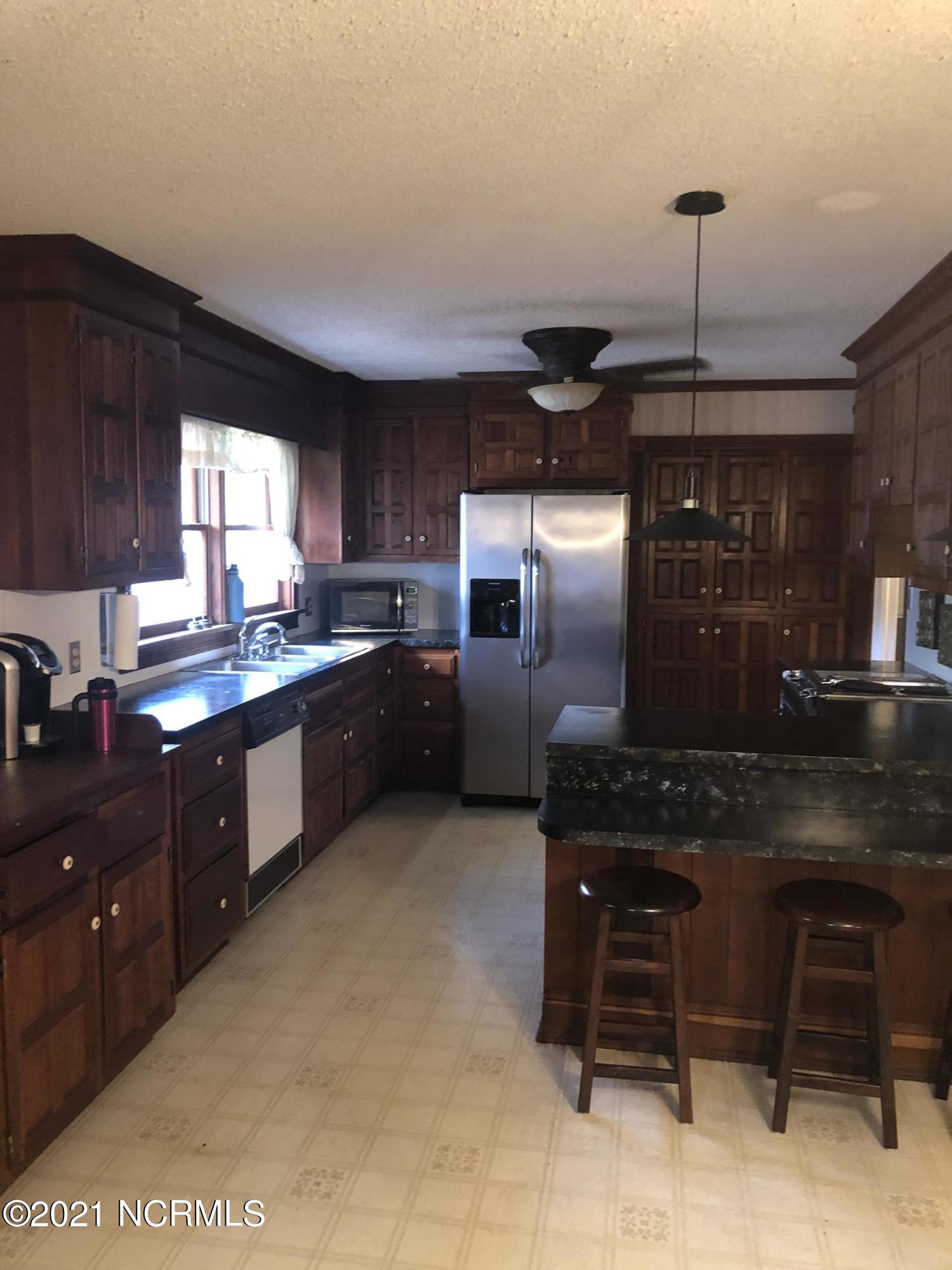1710 Holly Ridge Road Kinston, NC 28504 - Photo 12 of 13 Kitchen w/Eat in Bar top