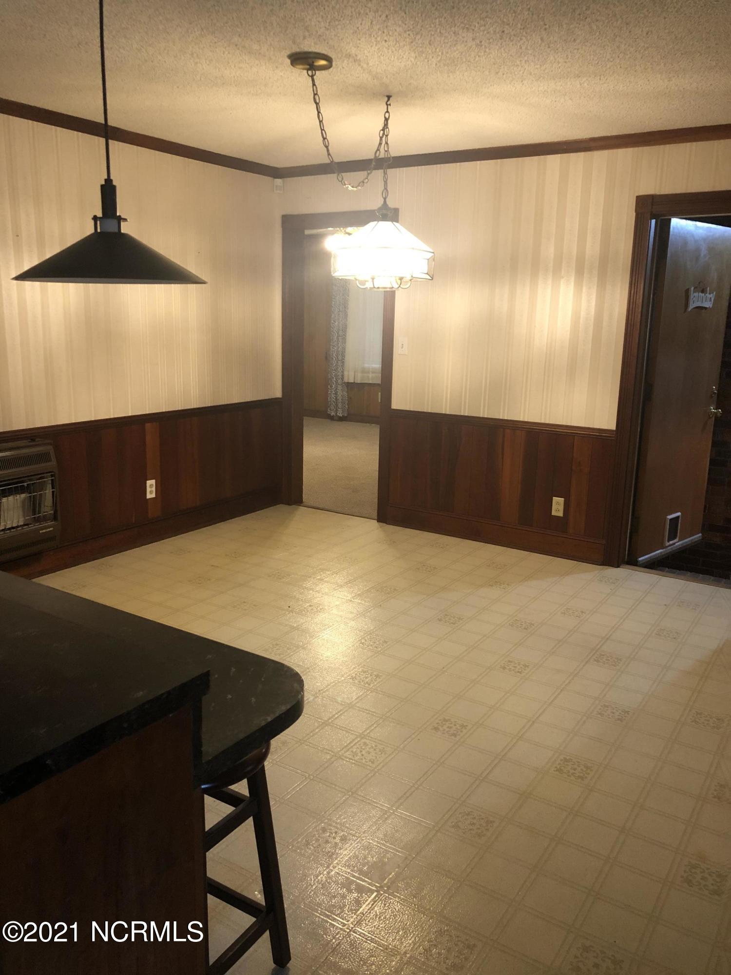 1710 Holly Ridge Road Kinston, NC 28504 - Photo 3 of 13 Dining area