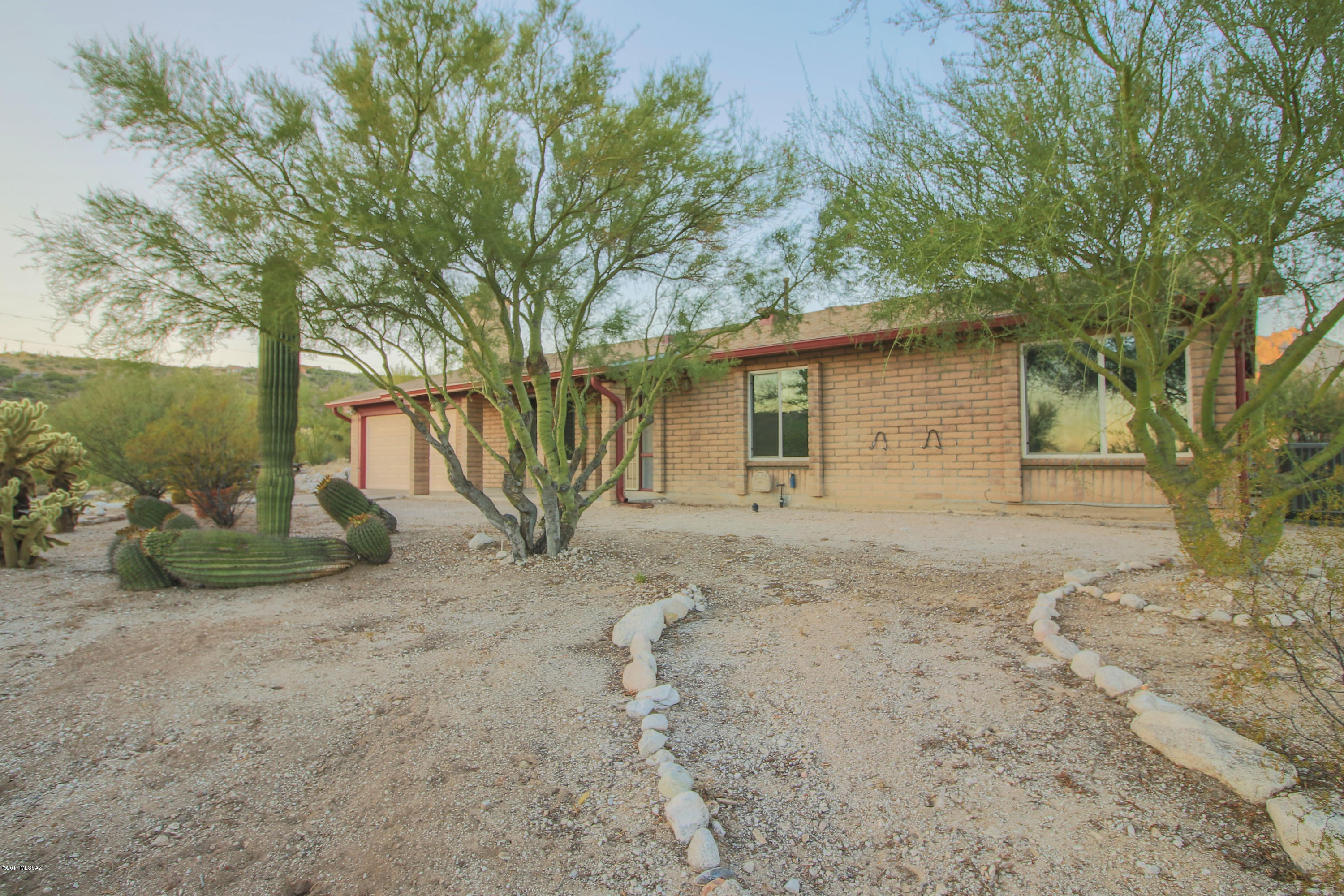 7335 East Wandering Road Tucson, AZ 85750 - Photo 3 of 18 Gallery Image 3
