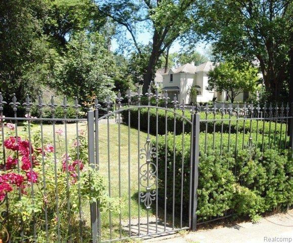 34 Harbor Hill Road Grosse Pointe, MI 48236 - Photo 14 of 15 Backyard Fence