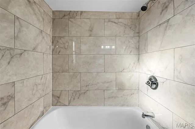 $184,900 | 704 St Joseph Drive, Collinsville, IL 62234