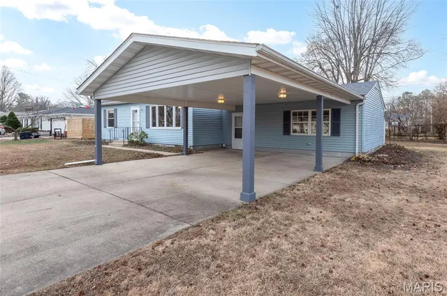 $184,900 | 704 St Joseph Drive, Collinsville, IL 62234