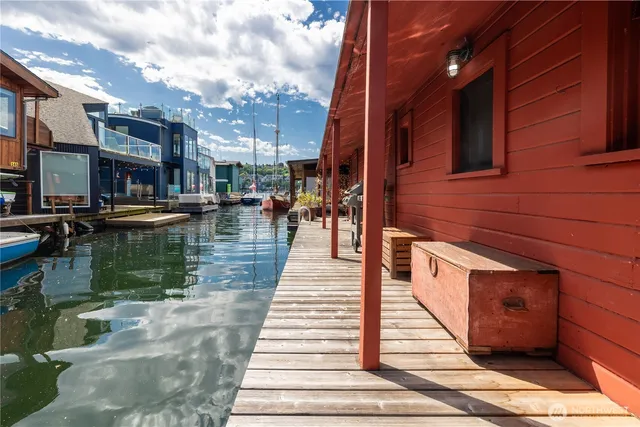 $425,000 | 2035 Fairview Avenue East, Unit D, Seattle, WA 98102