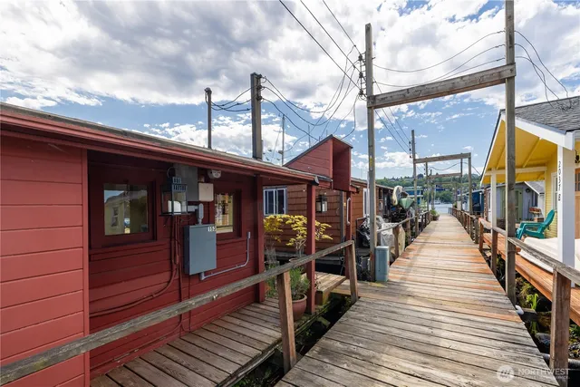 $425,000 | 2035 Fairview Avenue East, Unit D, Seattle, WA 98102