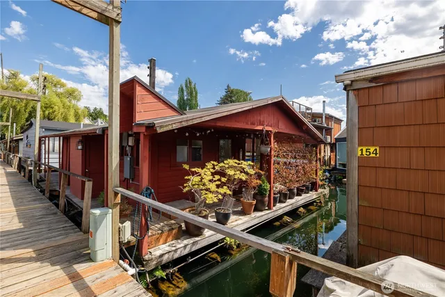 $425,000 | 2035 Fairview Avenue East, Unit D, Seattle, WA 98102