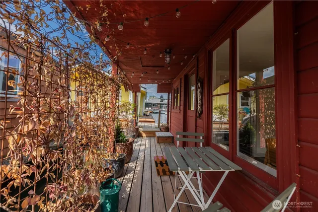 $425,000 | 2035 Fairview Avenue East, Unit D, Seattle, WA 98102