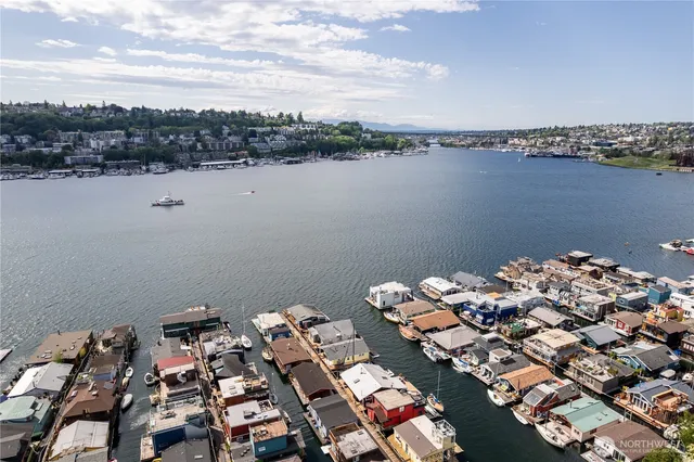 $425,000 | 2035 Fairview Avenue East, Unit D, Seattle, WA 98102