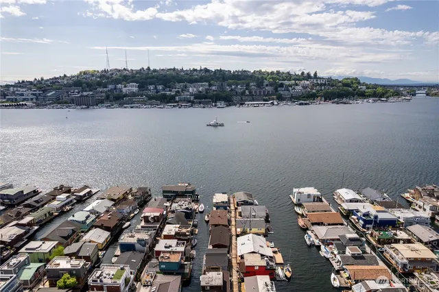 $425,000 | 2035 Fairview Avenue East, Unit D, Seattle, WA 98102