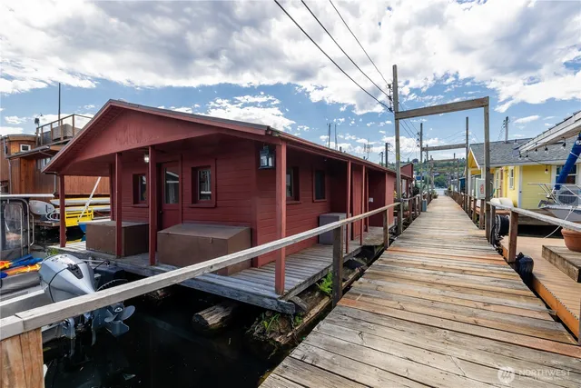 $425,000 | 2035 Fairview Avenue East, Unit D, Seattle, WA 98102