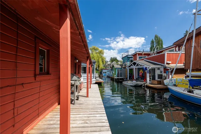 $425,000 | 2035 Fairview Avenue East, Unit D, Seattle, WA 98102