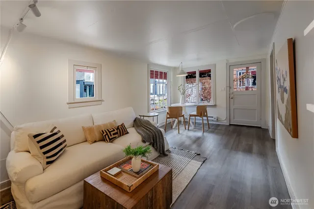 $425,000 | 2035 Fairview Avenue East, Unit D, Seattle, WA 98102