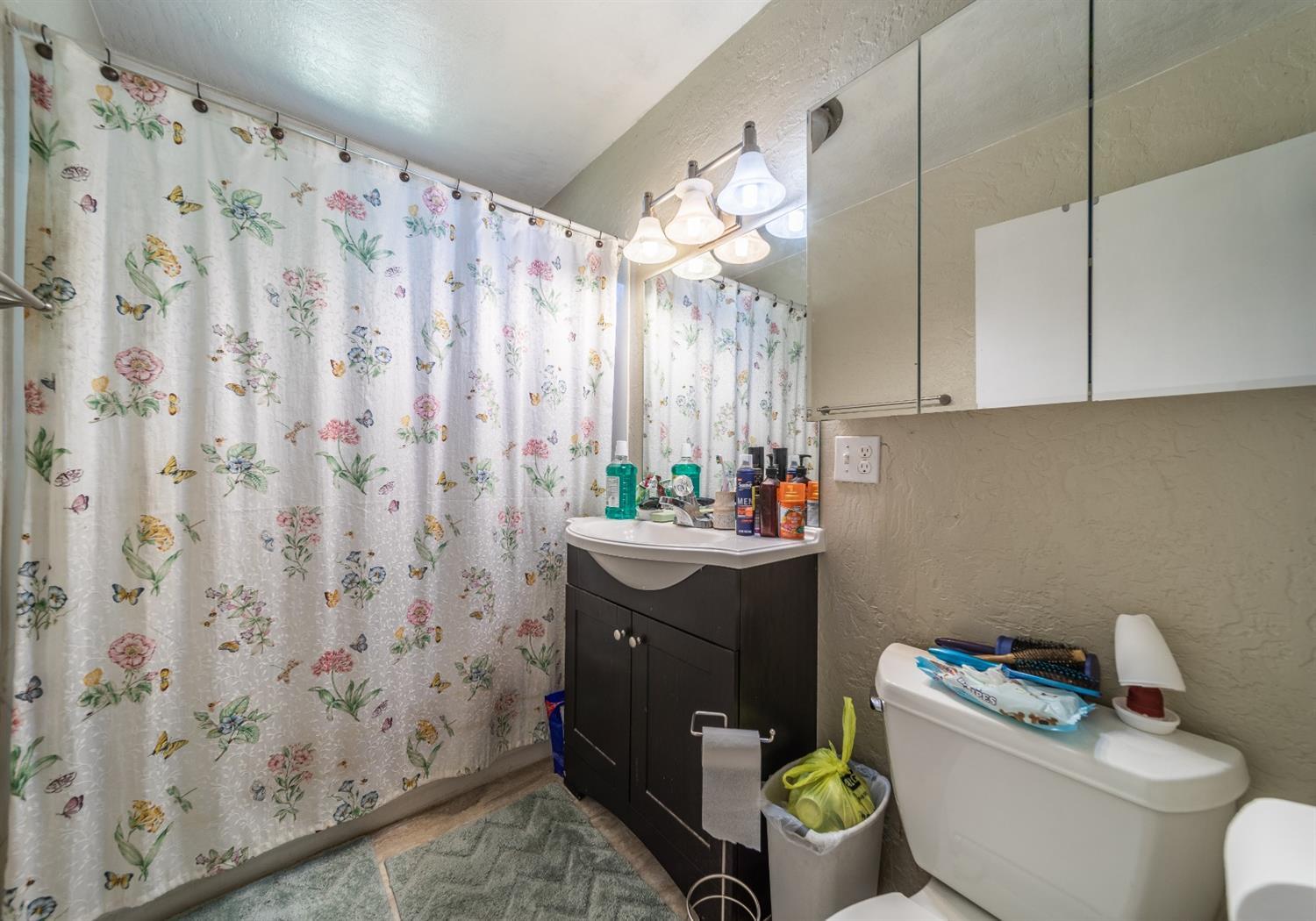 728 West Valley View Road Ashland, OR 97520 - Photo 20 of 32 a bathroom with a sink toilet and shower