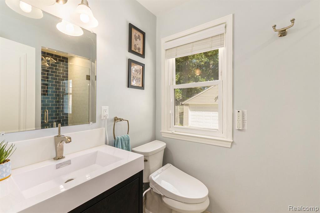 1642 Hampton Road Grosse Pointe Woods, MI 48236 - Photo 11 of 28