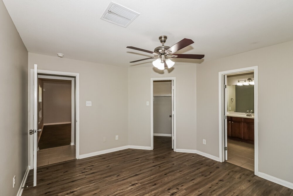 2131 Golden Topaz Drive Rosharon, TX 77583 - Photo 9 of 16