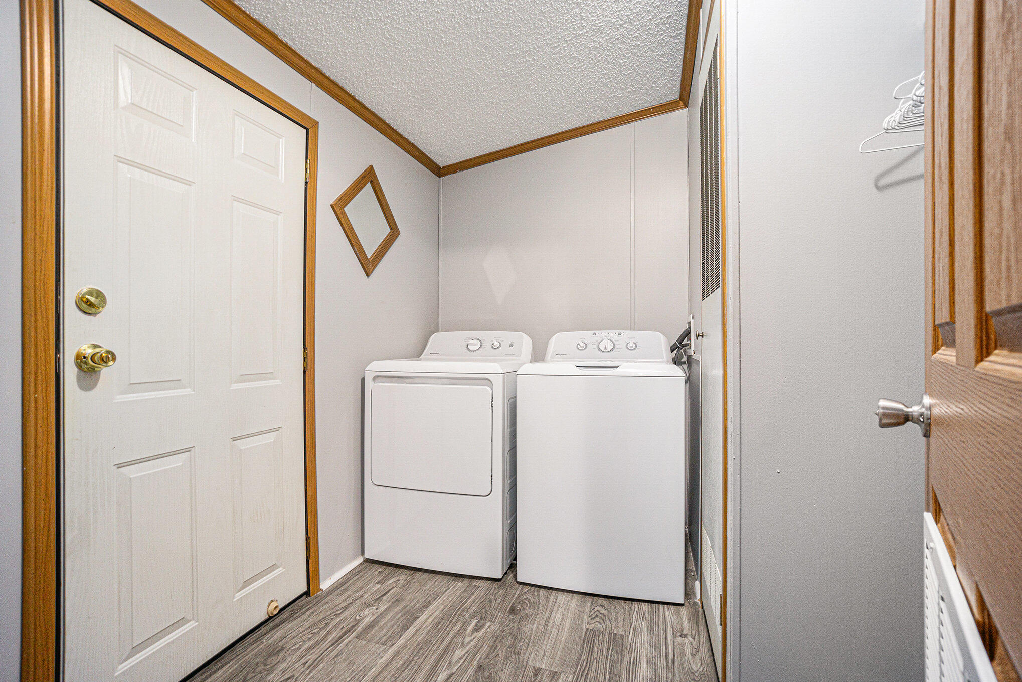 6501 Knights Way Kalamazoo, MI 49009 - Photo 14 of 15 Laundry Room