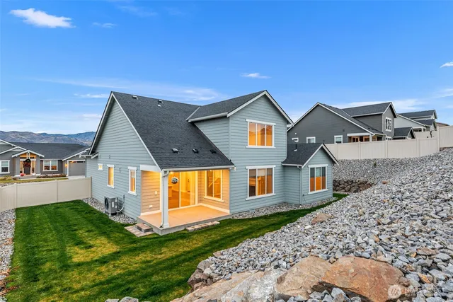 $735,000 | 651 South Kent Street, East Wenatchee, WA 98802