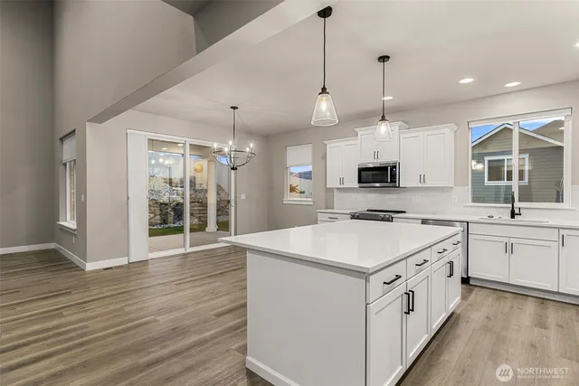 $735,000 | 651 South Kent Street, East Wenatchee, WA 98802