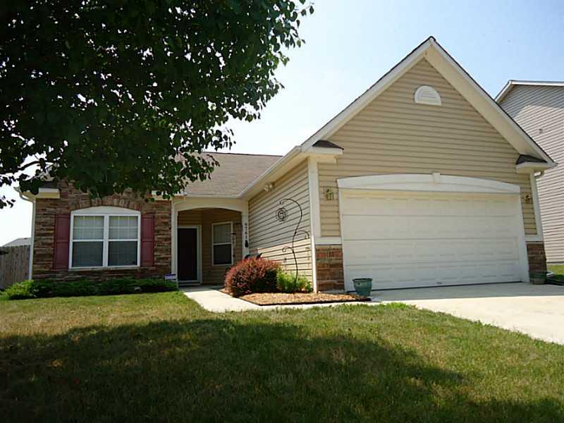 9761 Rhodes Lane Avon, IN 46123 - Photo 4 of 18