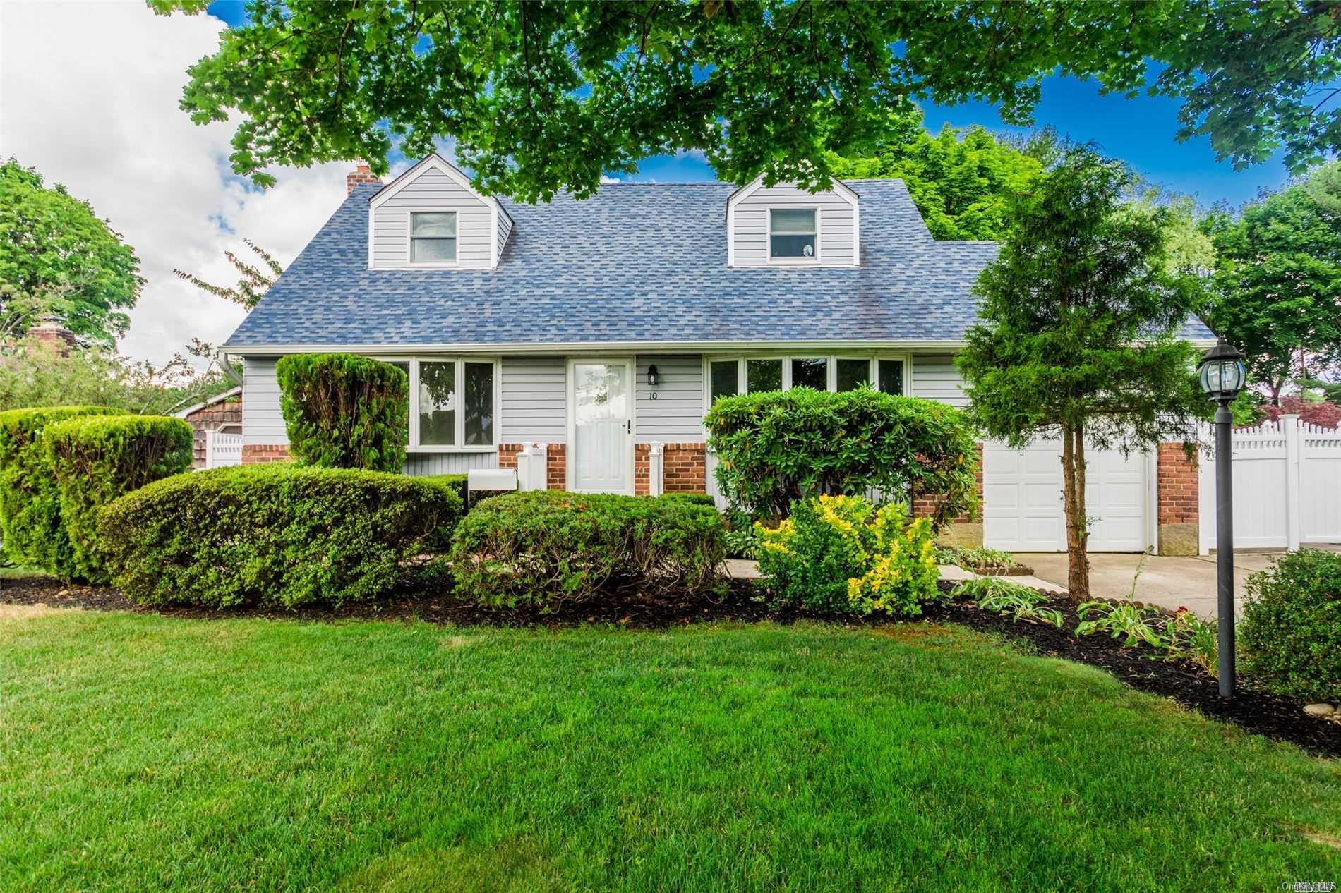 10 Terry Lane Commack, NY 11725 - Photo 1 of 1 Gallery Image 1