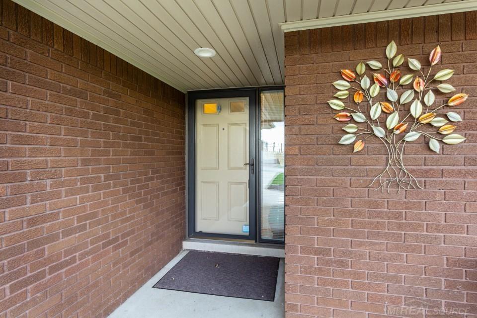 7292 Flamingo Road Algonac, MI 48001 - Photo 5 of 46 50160903-2e643a22-9555-4150-8def-2fa5d5d74f9b.JPG