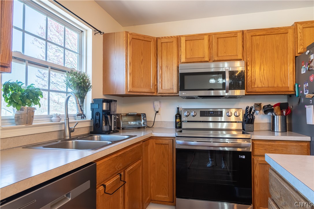 8891 Oneida Valley Road Canastota, NY 13032 - Photo 12 of 40