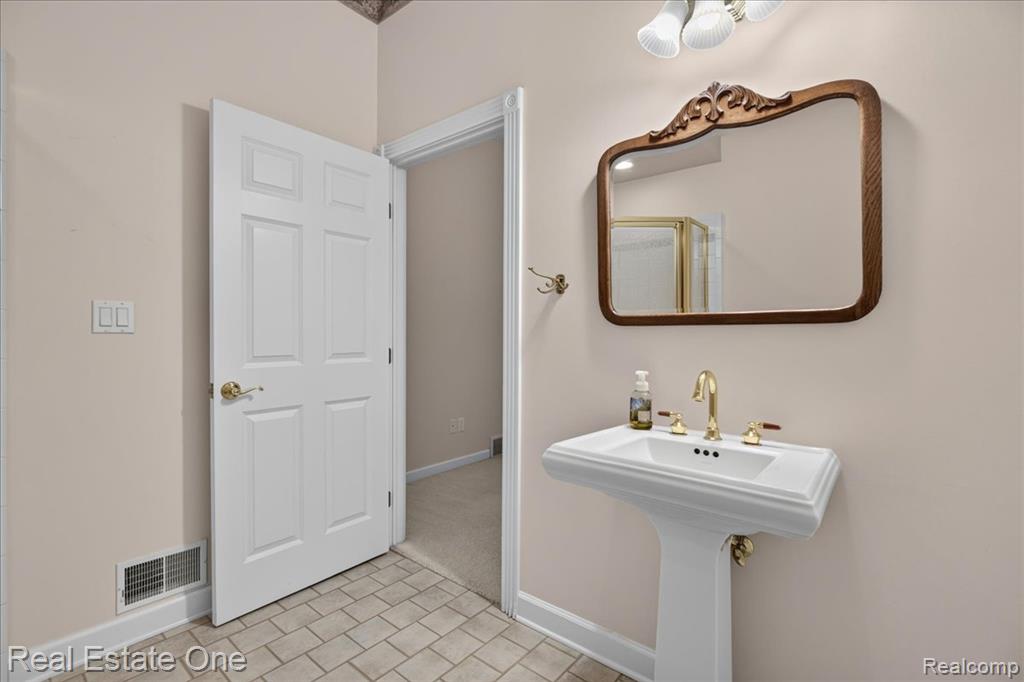 425 Courtney Road Leonard, MI 48367 - Photo 39 of 89 Gallery Image 39