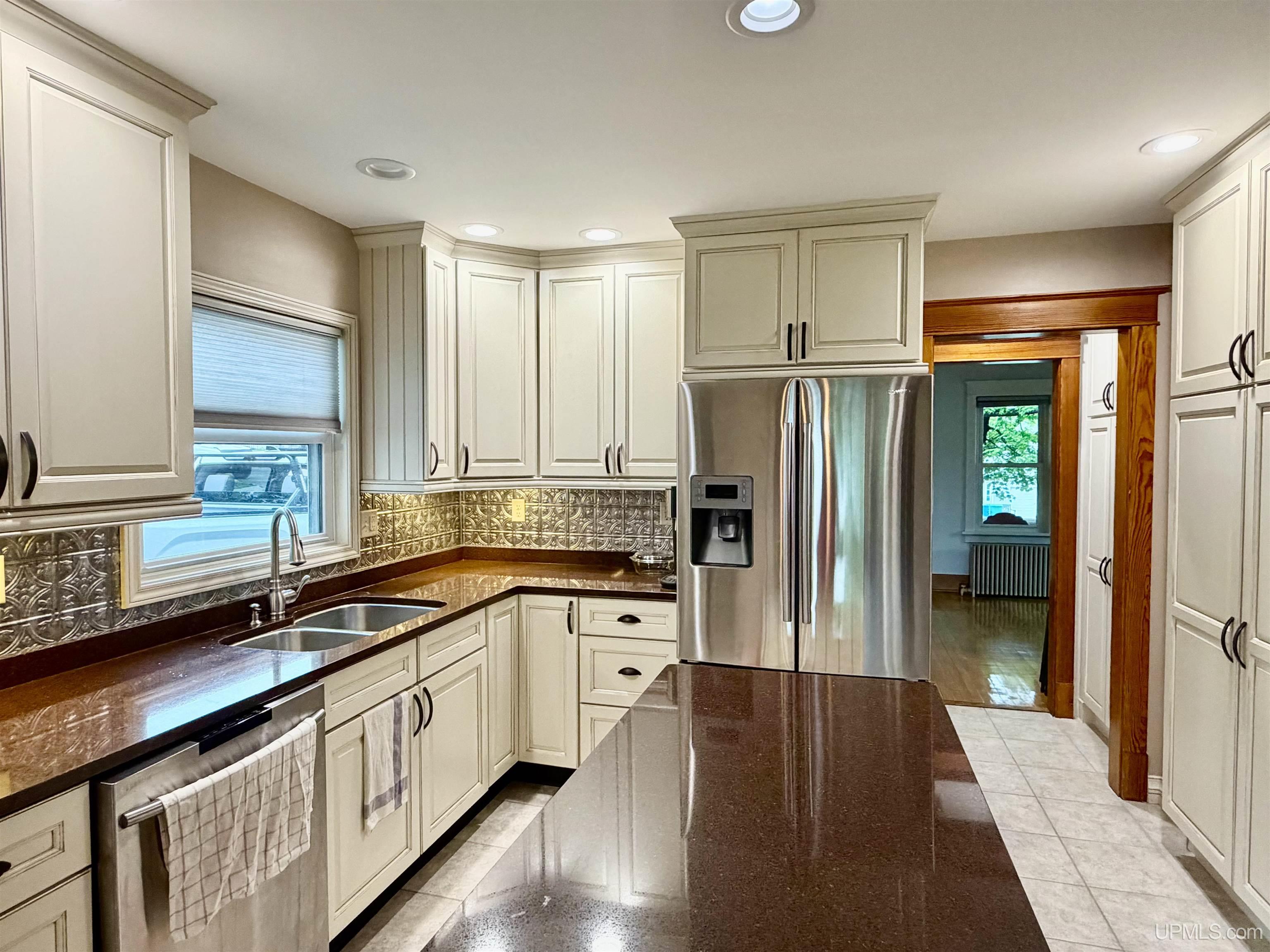 337 West Ridge Street Marquette, MI 49855 - Photo 9 of 49