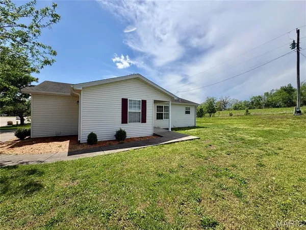 $189,900 | 816 Trade Winds Drive, Perryville, MO 63775