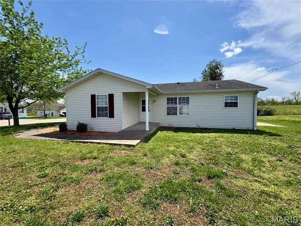 $189,900 | 816 Trade Winds Drive, Perryville, MO 63775