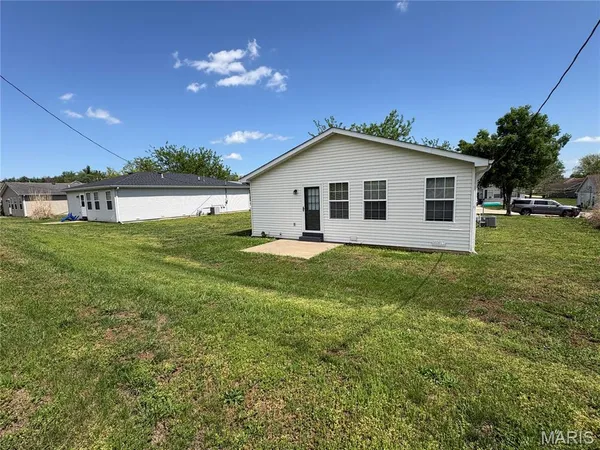 $189,900 | 816 Trade Winds Drive, Perryville, MO 63775