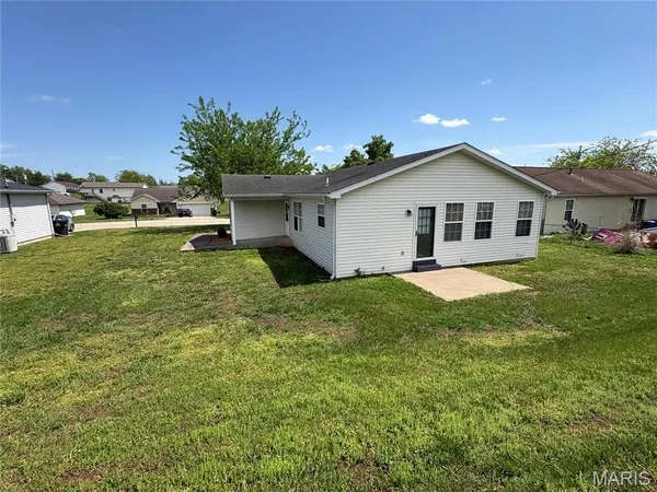 $189,900 | 816 Trade Winds Drive, Perryville, MO 63775