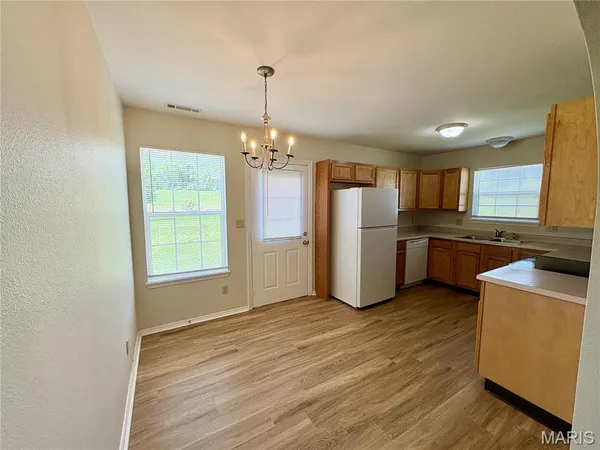 $189,900 | 816 Trade Winds Drive, Perryville, MO 63775