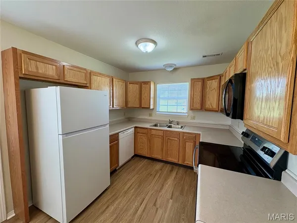 $189,900 | 816 Trade Winds Drive, Perryville, MO 63775