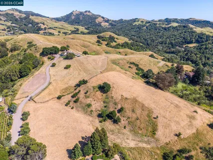 $1,100,000 | 1966 Joseph Drive, Moraga, CA 94556