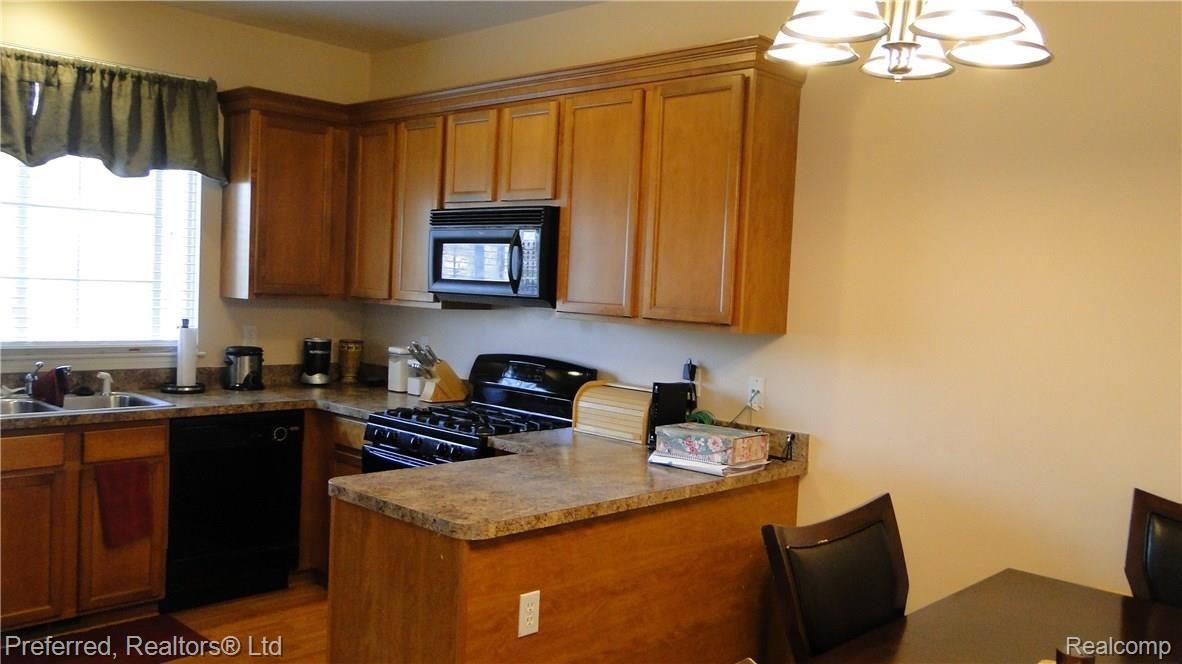 41496 Glade Road, Unit 58 Canton, MI 48187 - Photo 10 of 39 DSC07690.jpg