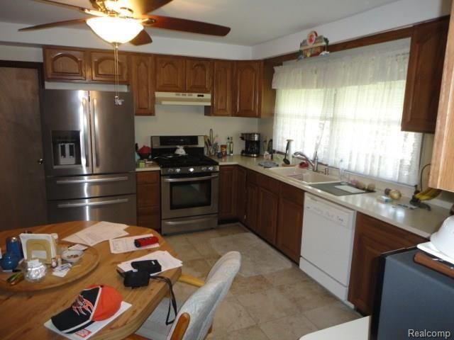 18450 Stephens Road Eastpointe, MI 48021 - Photo 17 of 18 DSC03721.jpg