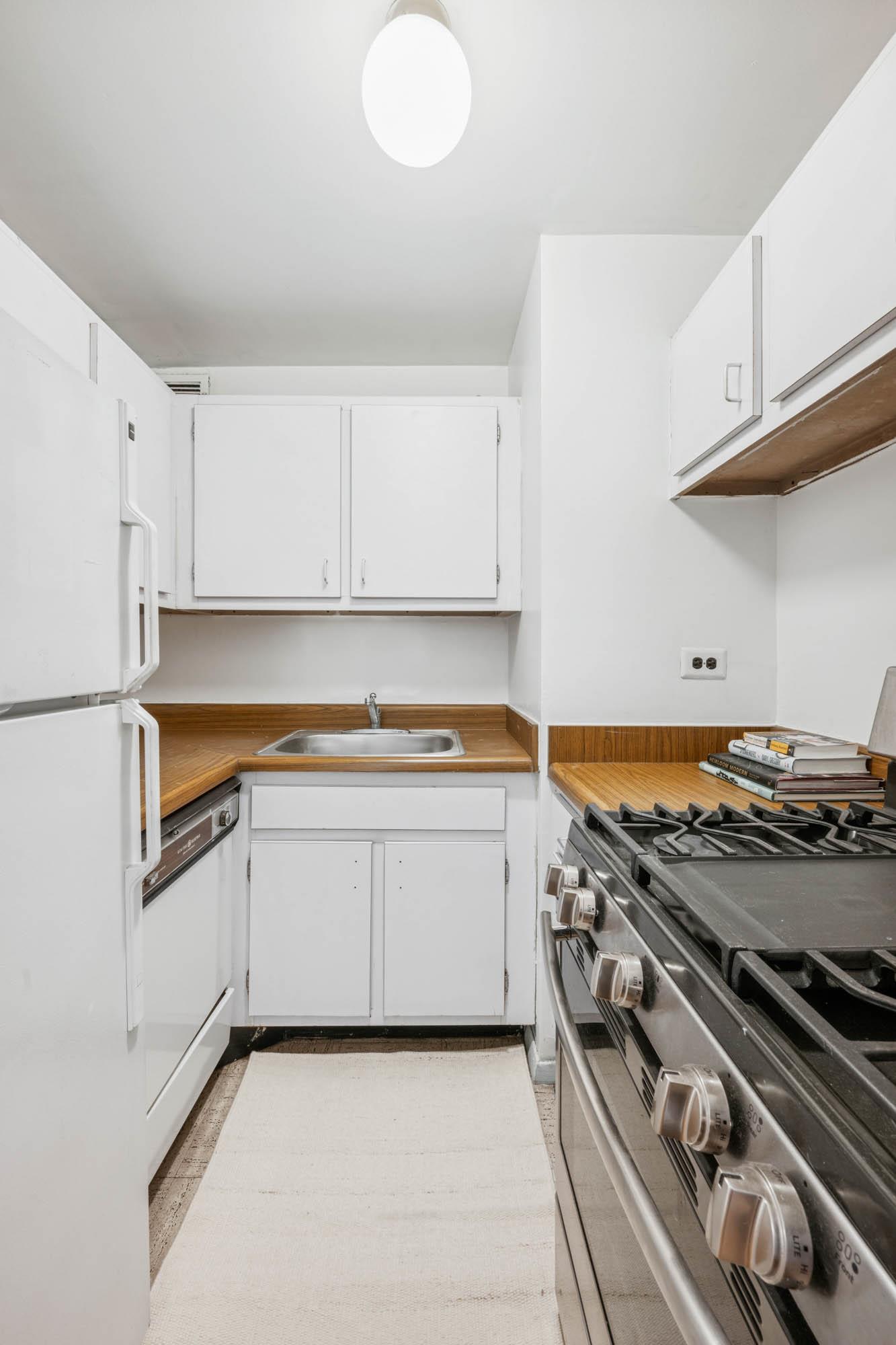 250 Mercer Street, Unit C201 Manhattan, NY 10012 - Photo 10 of 12