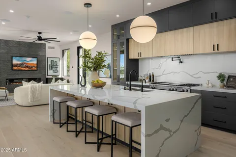 $6,950,000 | 5355 East Desert Vista Road, Paradise Valley, AZ 85253
