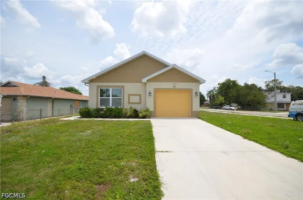 $2,450 | 2197 Davis Court, Fort Myers, FL 33916