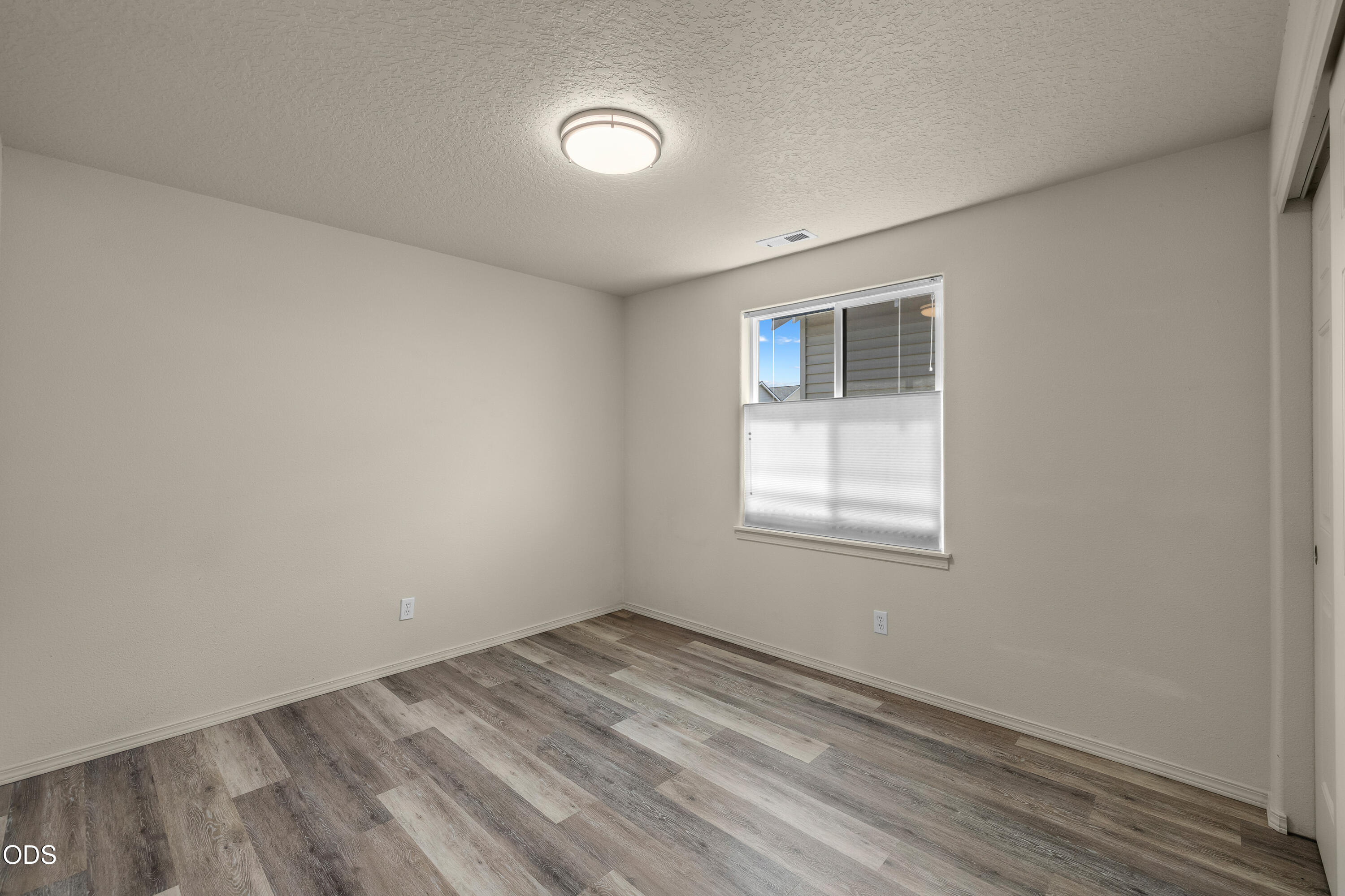 20535 Sunderland Way Bend, OR 97701 - Photo 30 of 41 an empty room with a window